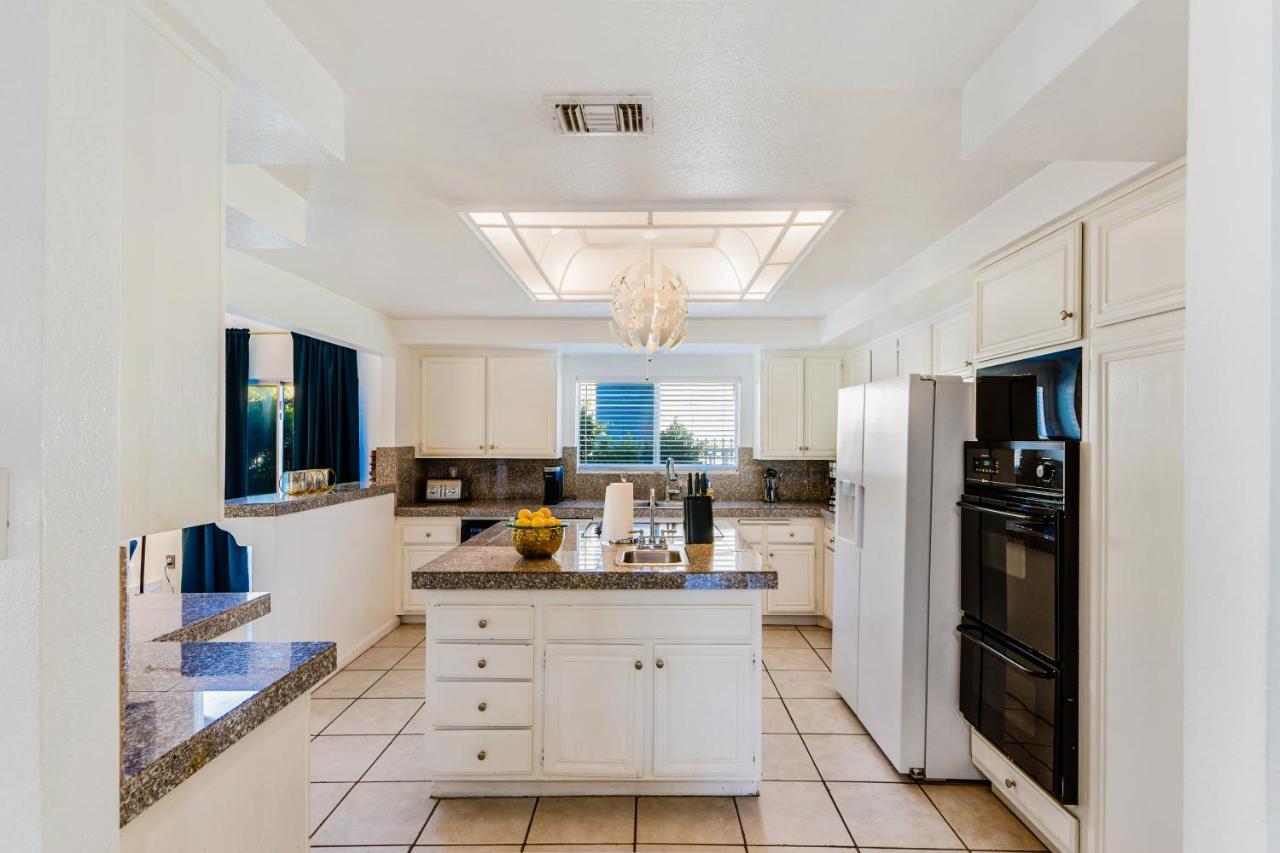 Desert Pool House: Sun, Swim, Sip & Stay Indio Exterior photo